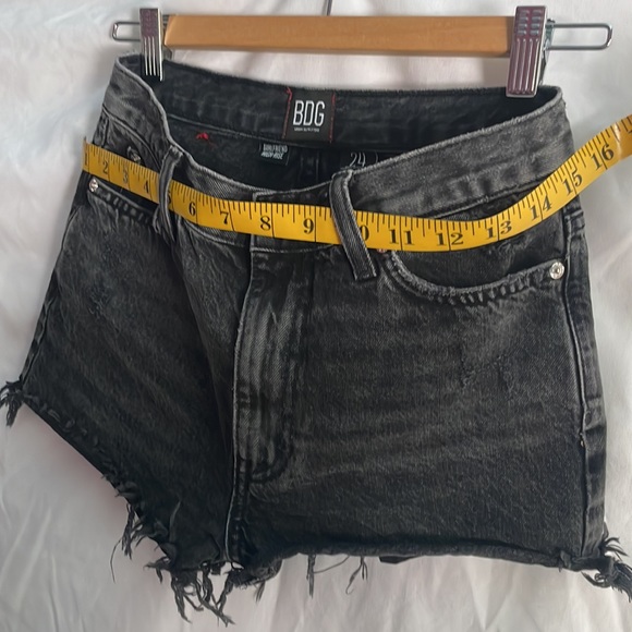 Urban Outfitters BDG Girlfriend High-Waisted Washed Black Denim Shorts 24 - Picture 8 of 9